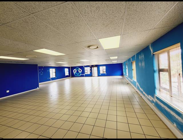 350M² OFFICE TO LET IN NORTH RIDING